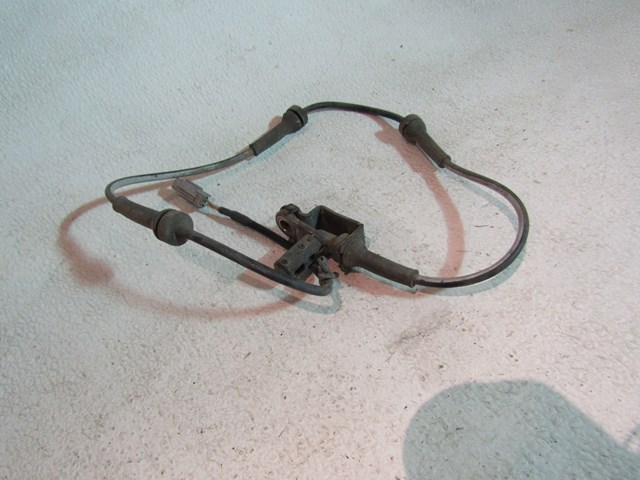 05 Infiniti G35 Front RH Passenger ABS Sensor  R10145