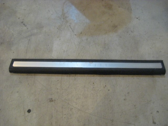 05 Infiniti G35 LH Driver Door Sill Trim Plate  R10225