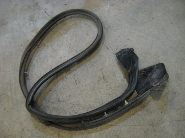 02 Subaru IMPREZA Rear RH Door Seal  R10307