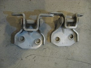 98 Subaru IMPREZA Front RH Door Hinges  R10382