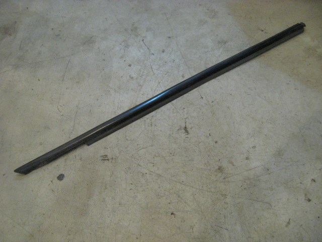 98 Subaru IMPREZA Front RH Door Window Seal  R10396