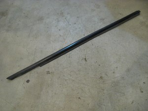 98 Subaru IMPREZA Front RH Door Window Seal  R10396