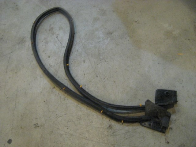 98 Subaru IMPREZA Front RH Door Seal  R10399