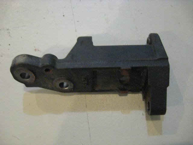 05 Infiniti G35 Power Steering Pump Bracket  R10547