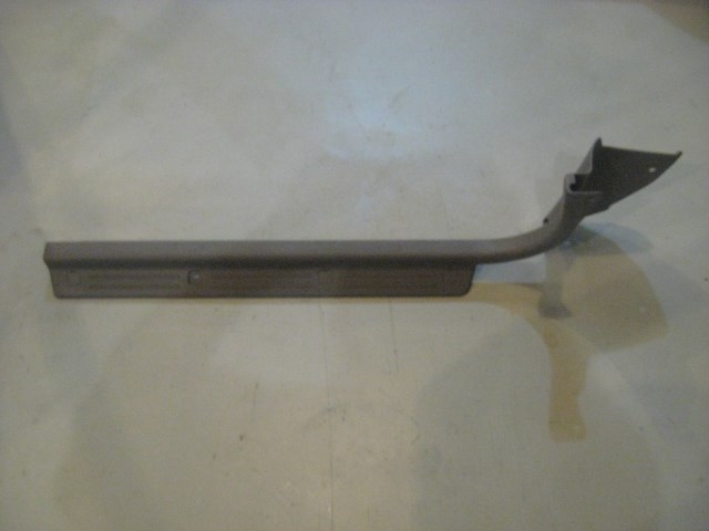 98 Subaru IMPREZA RH Passenger Front Door Sill Plate  R10591