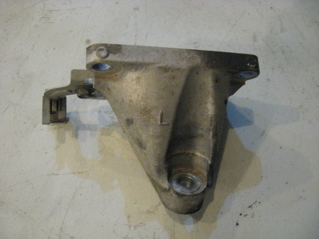 92 Lexus SC400 LH Driver Engine Bracket  R10870