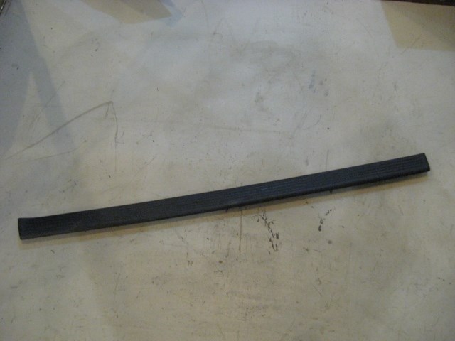 92 Lexus SC400 RH Passenger Door Sill Plate  R10891