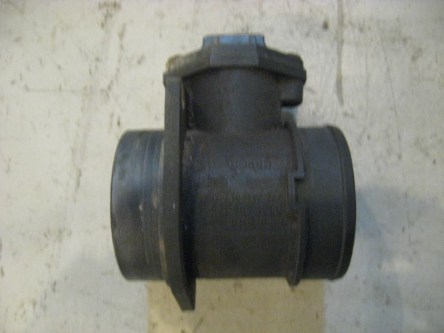 96 Volkswagen JETTA Mass Airflow Sensor / Housing 280 217 117 R10948