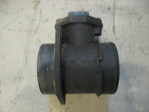 96 Volkswagen JETTA Mass Airflow Sensor / Housing 280 217 117 R10948