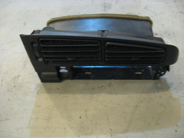 96 Volkswagen JETTA Center Dash Vents  R10966