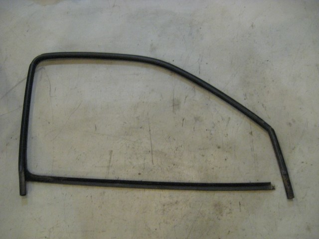 96 Volkswagen JETTA Front LH Driver Door Seal  R11031
