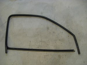96 Volkswagen JETTA Front LH Driver Door Seal  R11031