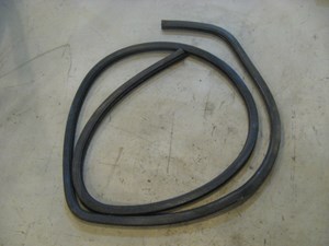 96 Volkswagen JETTA Front LH Driver Door Seal  R11032