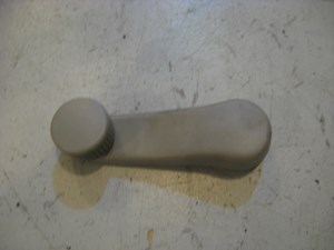 96 Volkswagen JETTA Front RH Door Window Crank  R11043