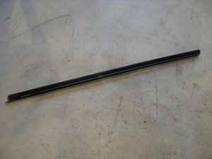 96 Volkswagen JETTA Front RH Window Seal  R11044