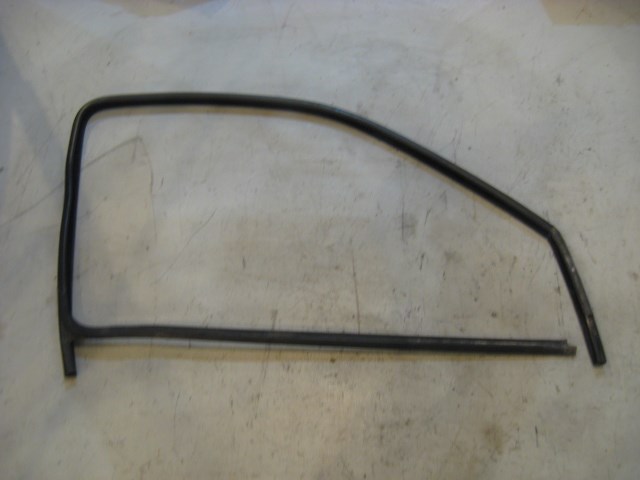 96 Volkswagen JETTA Front RH Door Seal  R11045