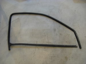 96 Volkswagen JETTA Front RH Door Seal  R11045