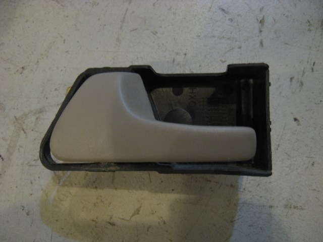 96 Volkswagen JETTA Front Driver Interior Door Handle  R11064