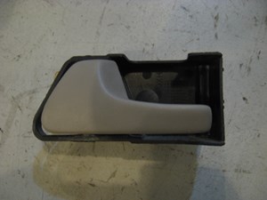 96 Volkswagen JETTA Front Driver Interior Door Handle  R11064