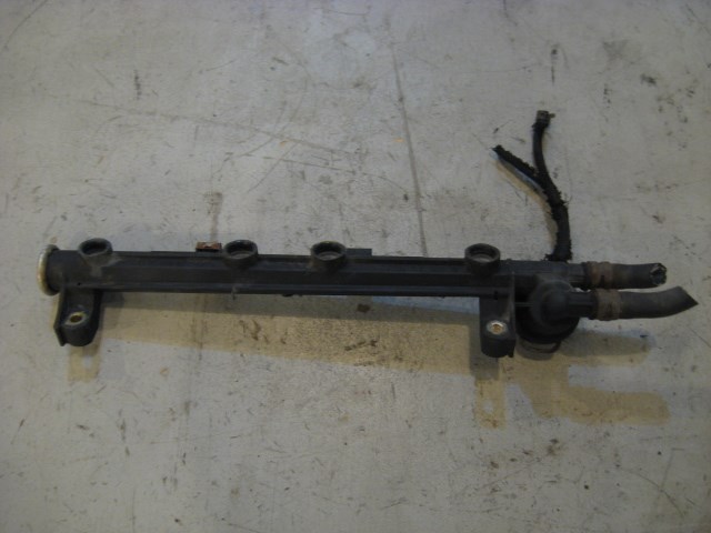 96 Volkswagen JETTA Fuel Rail  R11073