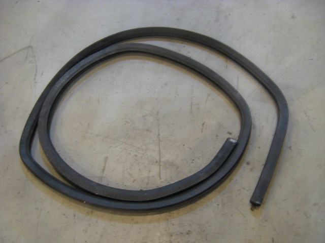 96 Volkswagen JETTA Rear LH Driver Door Seal  R11081