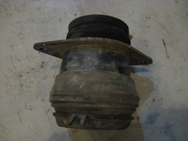 96 Volkswagen JETTA RH Passenger Motor Mount  R11083