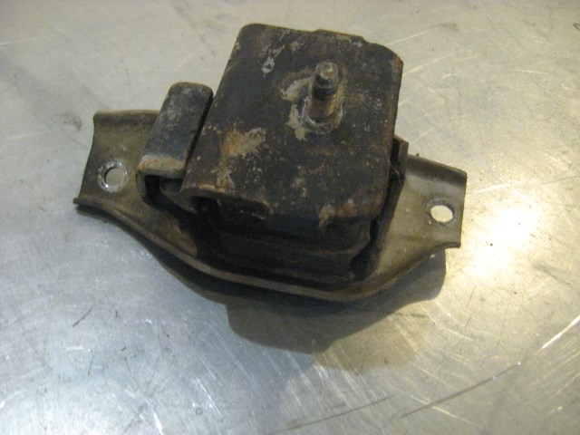 02 Subaru IMPREZA WRX LH Engine Mount  R19589