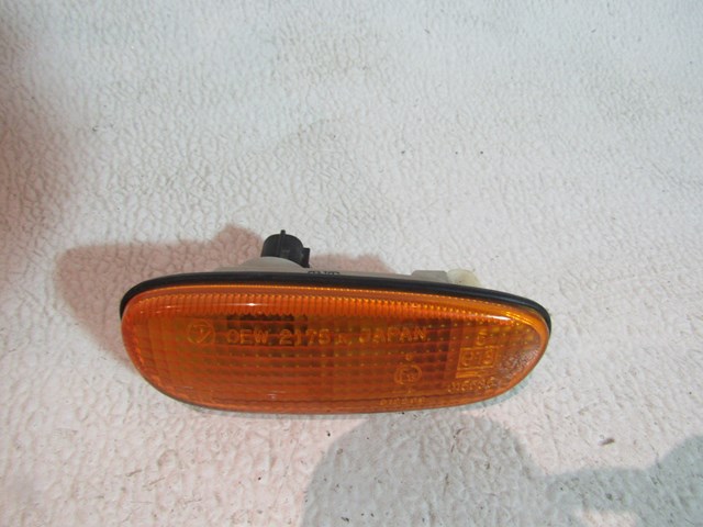 99 Subaru IMPREZA RH Fender Side Marker Lamp  R19600