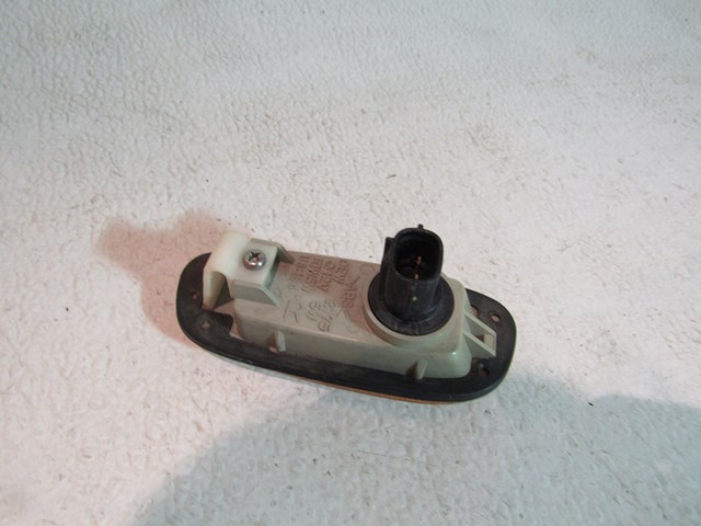 99 Subaru IMPREZA RH Fender Side Marker Lamp  R19600