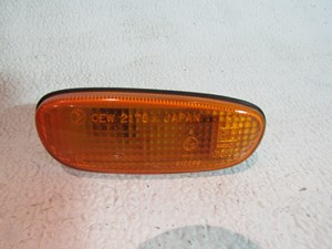 99 Subaru IMPREZA RH Fender Side Marker Lamp  R19600