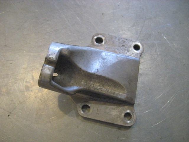 06 Nissan 350Z RH Passenger Engine Mount Bracket  R19864