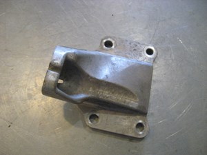 06 Nissan 350Z RH Passenger Engine Mount Bracket  R19864