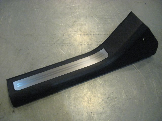 06 Infiniti G35 Rear LH Door Sill Plate 76899 AL500 R20172