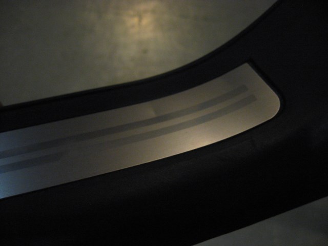 06 Infiniti G35 Rear LH Door Sill Plate 76899 AL500 R20172