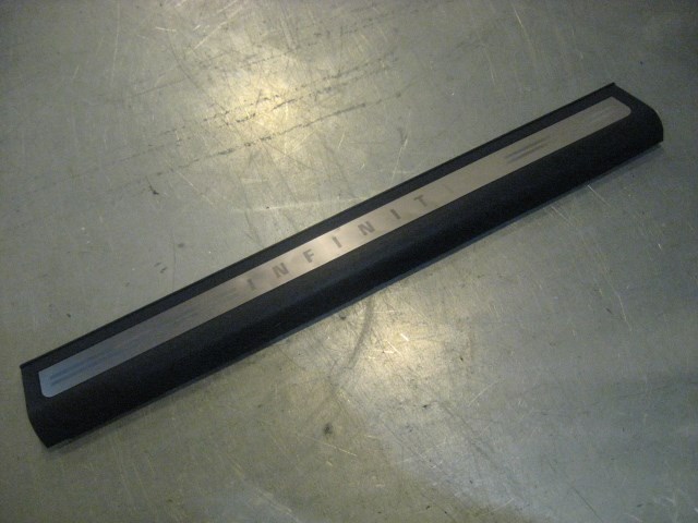 06 Infiniti G35 Front RH Door Sill Trim Plate 76894 AL500 R20155