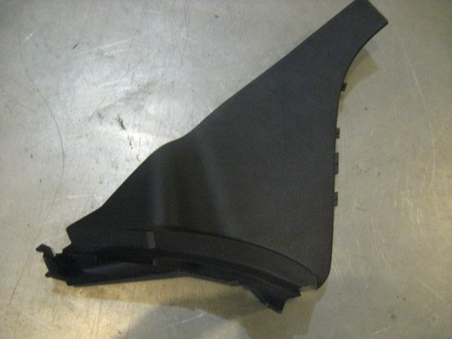 06 Infiniti G35 RH Lower Kick Trim Panel 68134 AC700 R20195