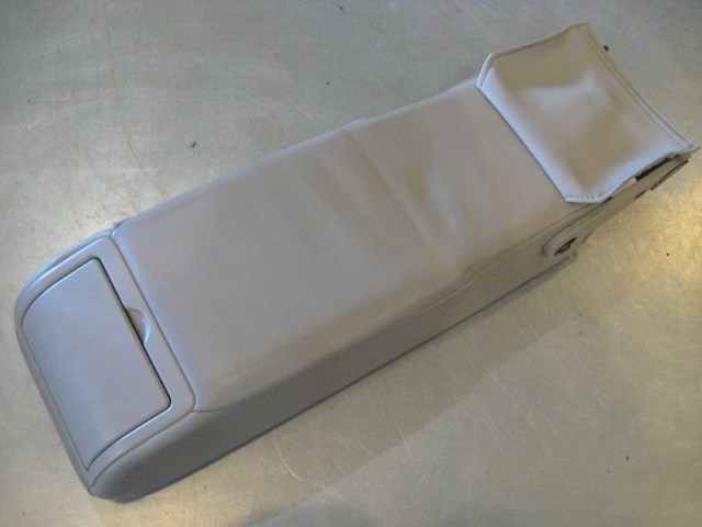 06 Infiniti G35 Sedan Rear Center Arm Rest Grey  R20219