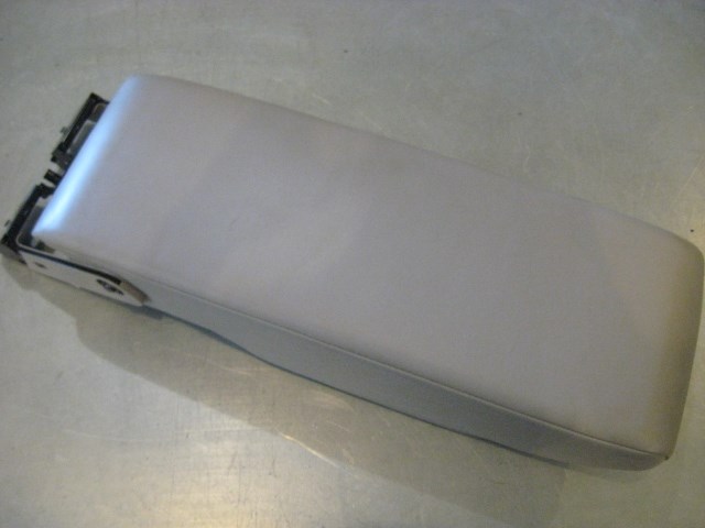 06 Infiniti G35 Sedan Rear Center Arm Rest Grey  R20219