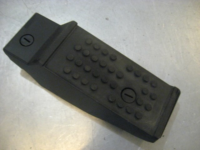 06 Infiniti G35 Sedan Dead Pedal. 67840 CG000 R20251