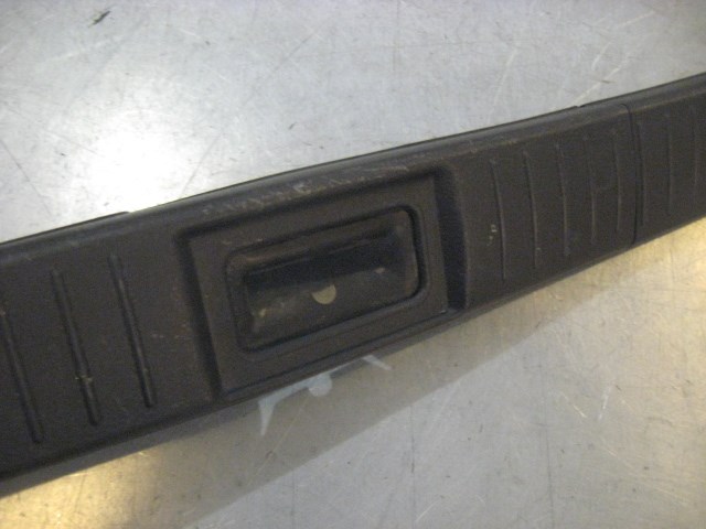 06 Infiniti G35 Sedan Rear Trunk Luggage Plate Trim 84993 AL500 R20307