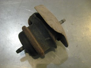 06 Infiniti G35 3.5L VQ35DE RH Engine Mount  R20341