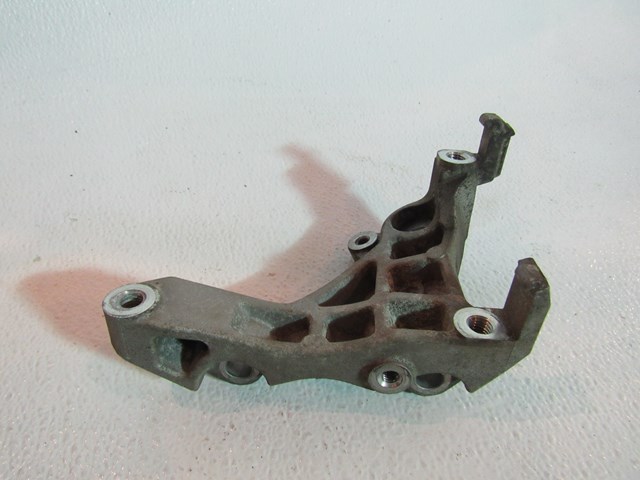 2005 2006 Infiniti G35 Sedan AC Compressor Bracket R20350