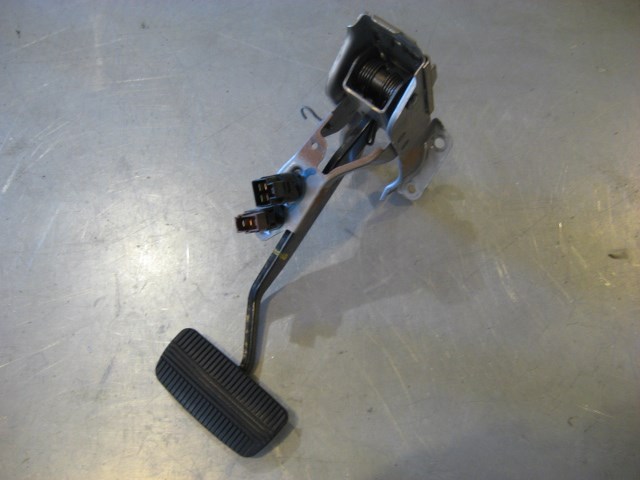 06 Infiniti G35 AT Brake Pedal  R20362