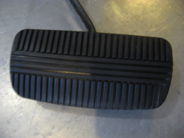 06 Infiniti G35 AT Brake Pedal  R20362