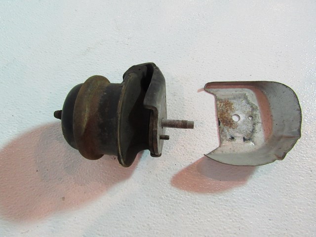 06 Infiniti G35 Sedan LH Engine Mount  R20363