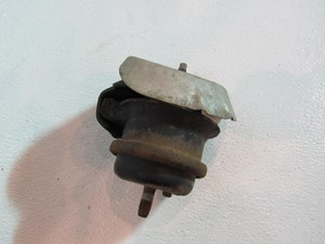06 Infiniti G35 Sedan LH Engine Mount  R20363