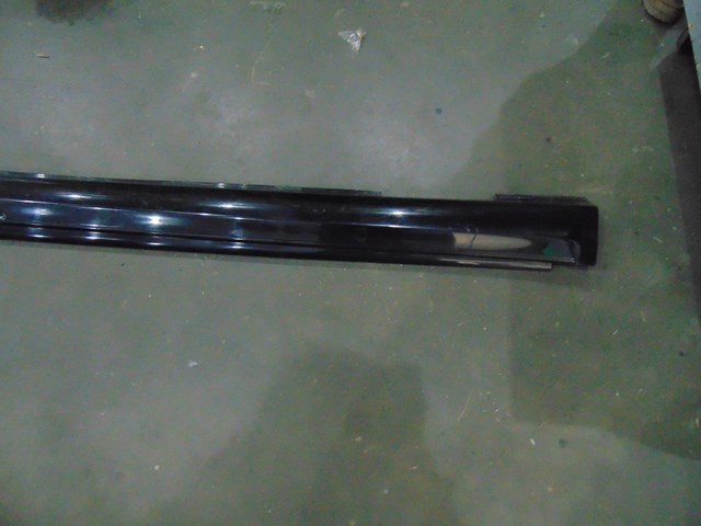 06 Infiniti G35 Sedan Black RH Side Skirt Moulding  R20438