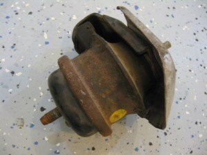 06 Nissan 350Z Driver Side Engine Mount Motor Mount R843