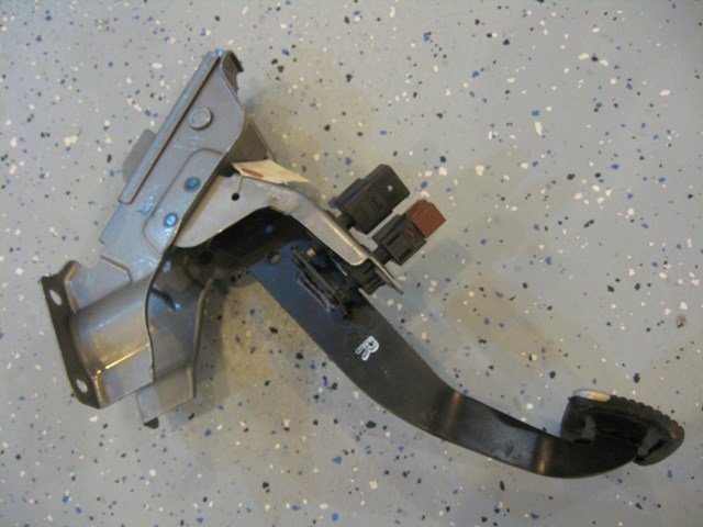 04 Nissan 350Z Brake Pedal Automatic 350z Brake Pedal Automatic R1045