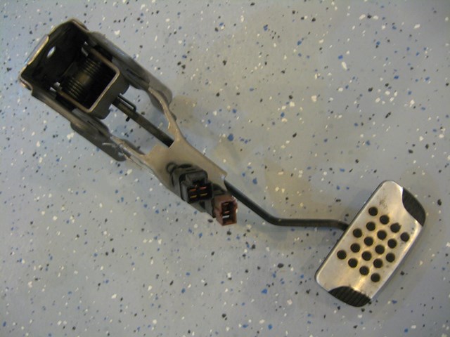 04 Nissan 350Z Brake Pedal Automatic 350z Brake Pedal Automatic R1045